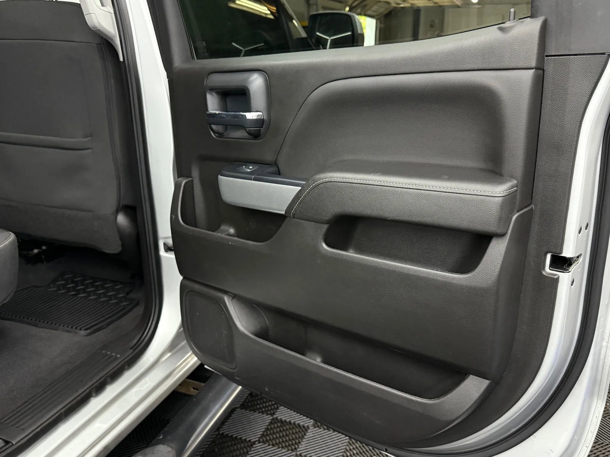 Used 2018 Chevrolet Silverado 1500 LT w/ All Star Edition image 8