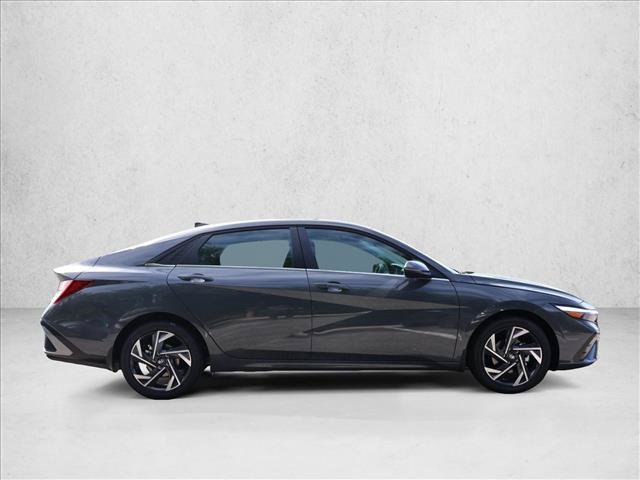 New 2026 Hyundai Elantra Limited FWD image 4