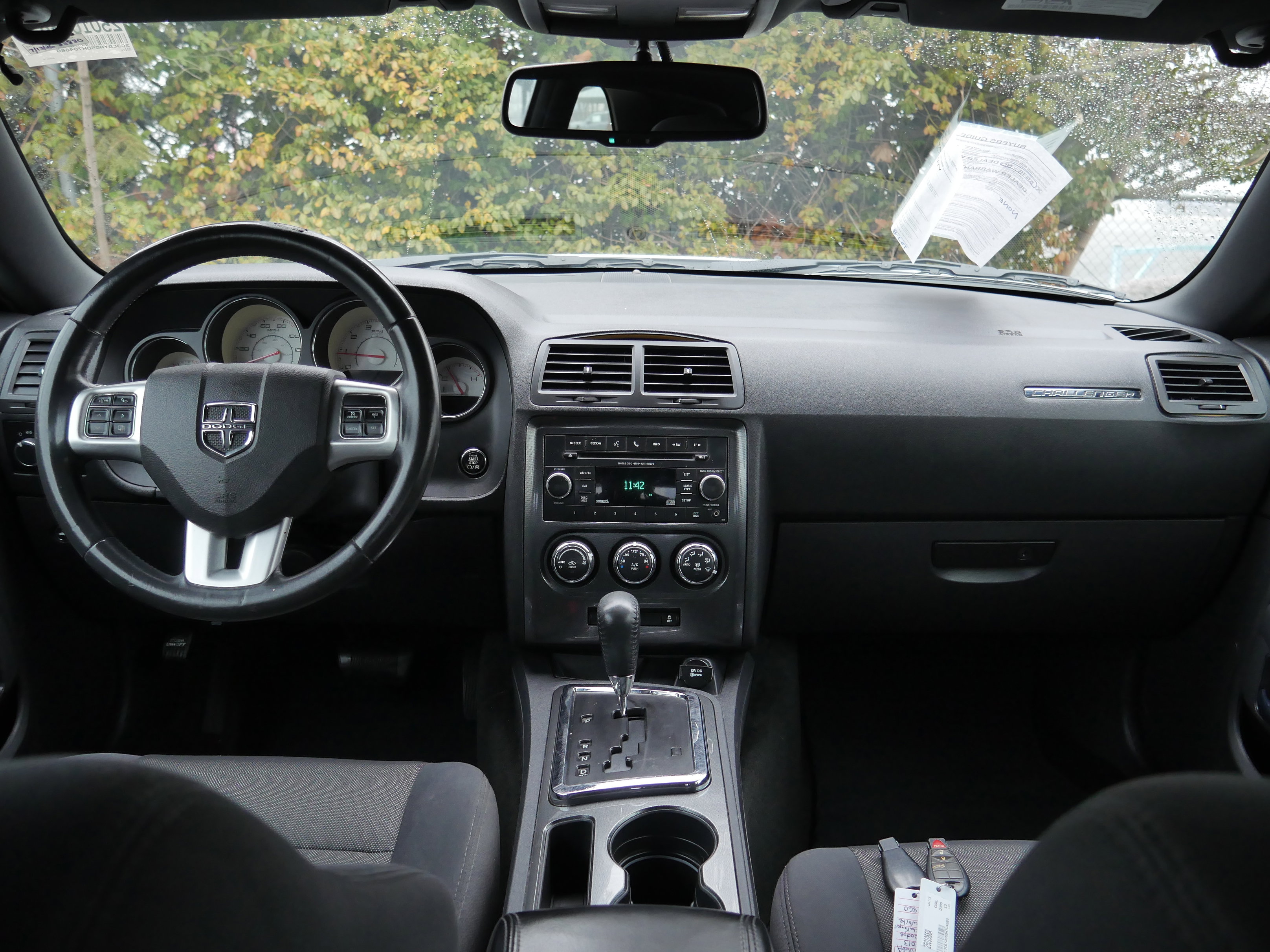 Used 2013 Dodge Challenger SXT image 9