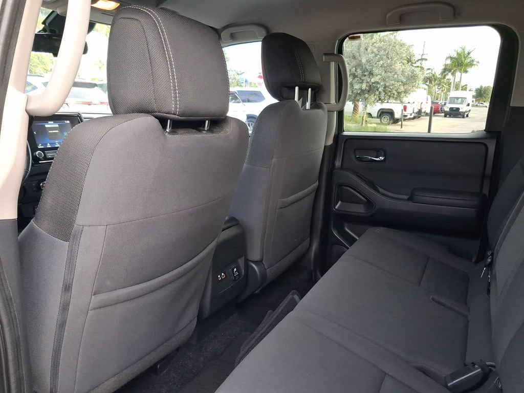 Used 2022 Nissan Frontier SV RWD image 6