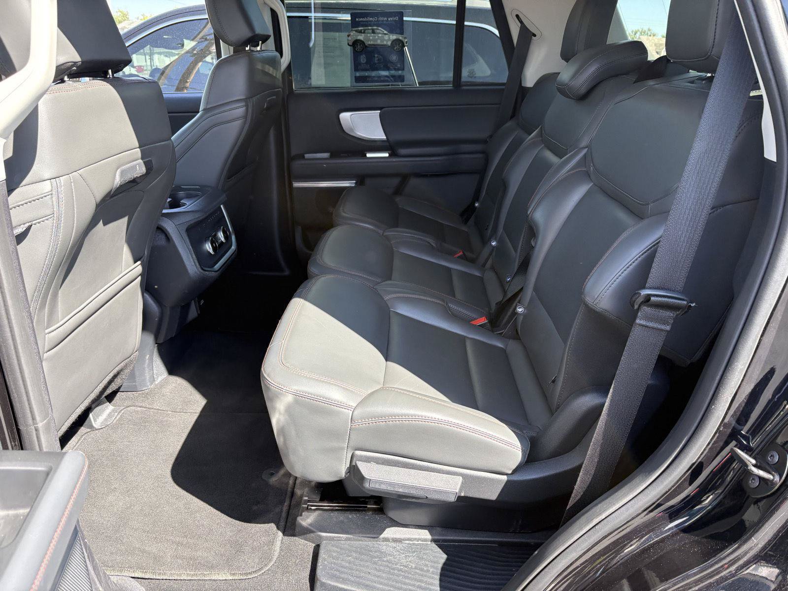 Used 2025 Ford Expedition Active AWD/4WD image 13