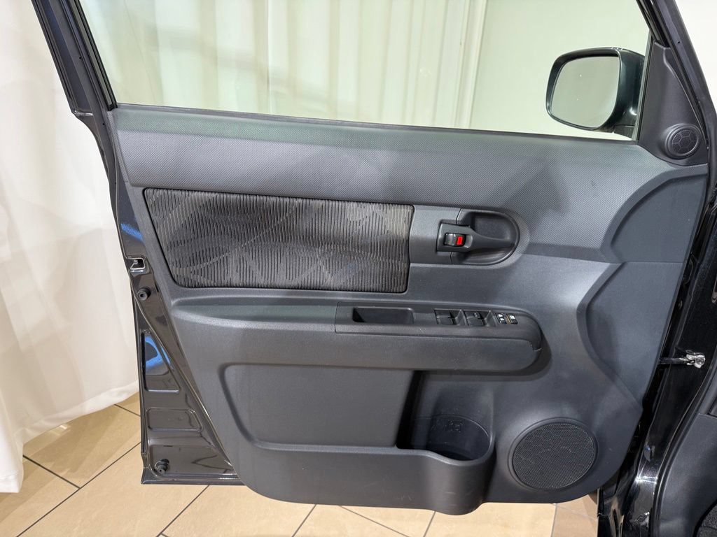 Used 2015 Scion xB FWD image 15