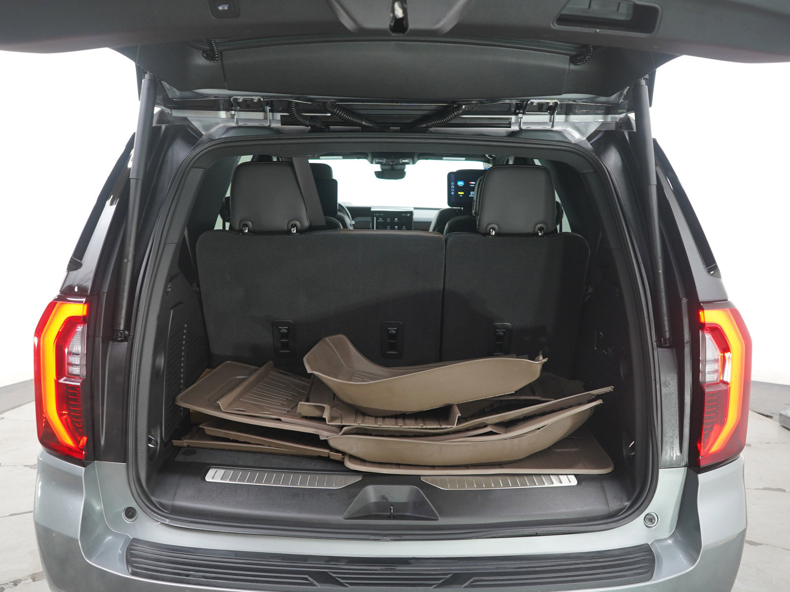 Used 2025 GMC Yukon Denali Ultimate w/ LPO, Floor Liner Package image 9