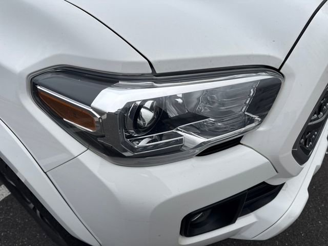 Used 2016 Toyota Tacoma TRD Sport w/ Towing Package image 12