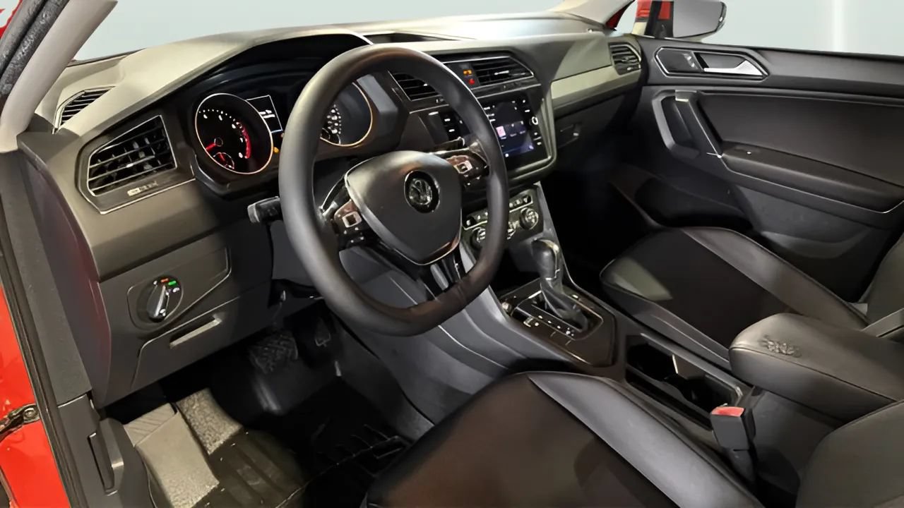 Used 2018 Volkswagen Tiguan SEL FWD image 11