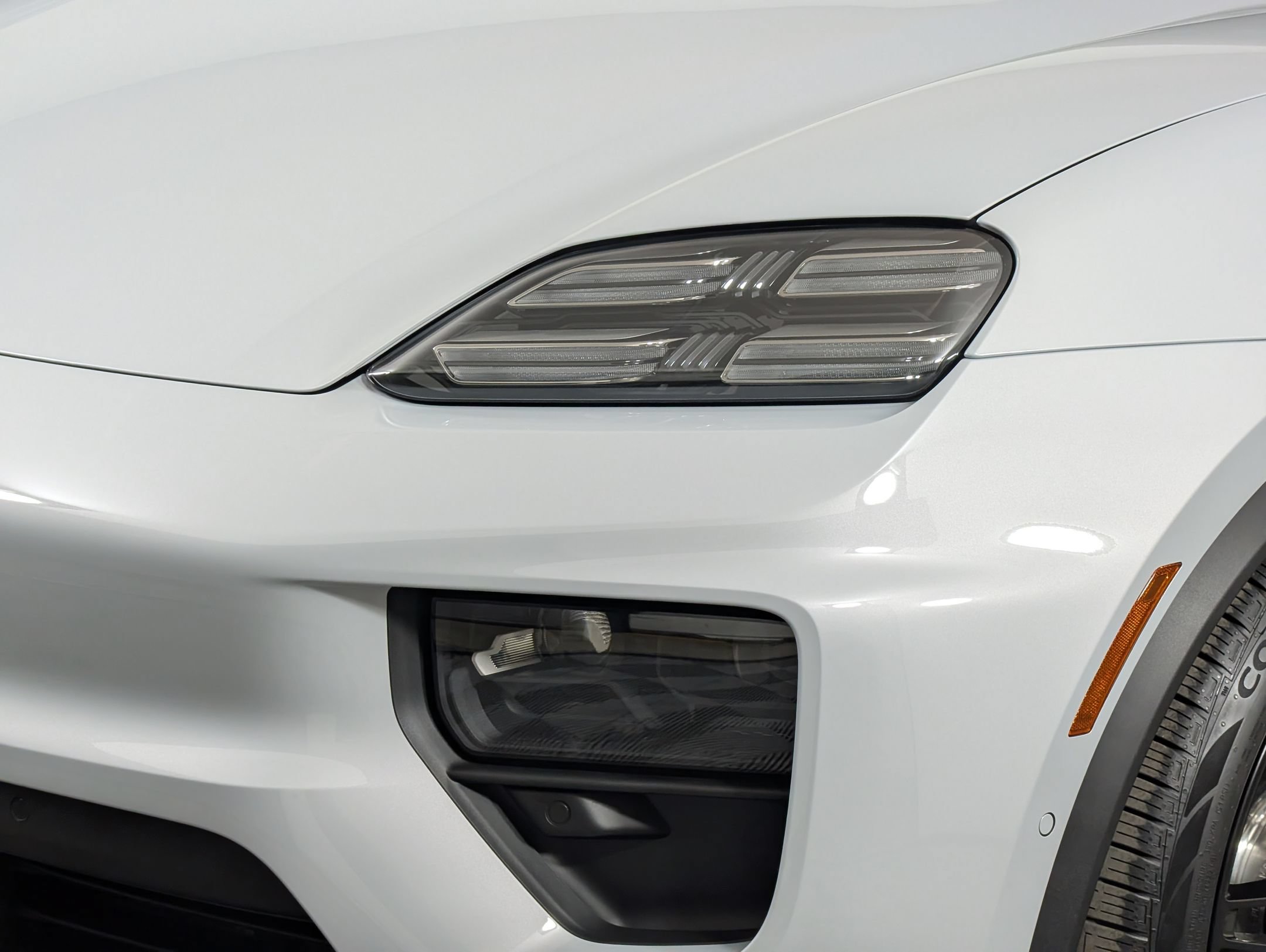 New 2025 Porsche Macan 4S Electric AWD/4WD image 13