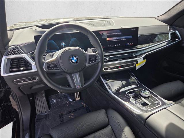 Certified 2025 BMW X7 xDrive40i w/ M Sport Package AWD/4WD image 13