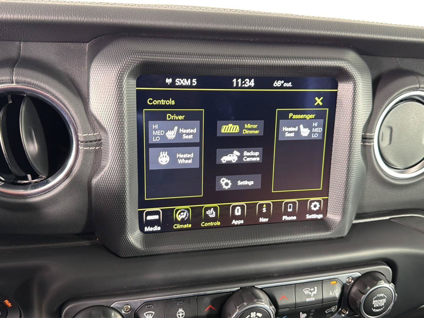 Used 2022 Jeep Wrangler Unlimited Sahara w/ Cold Weather Group AWD/4WD image 32