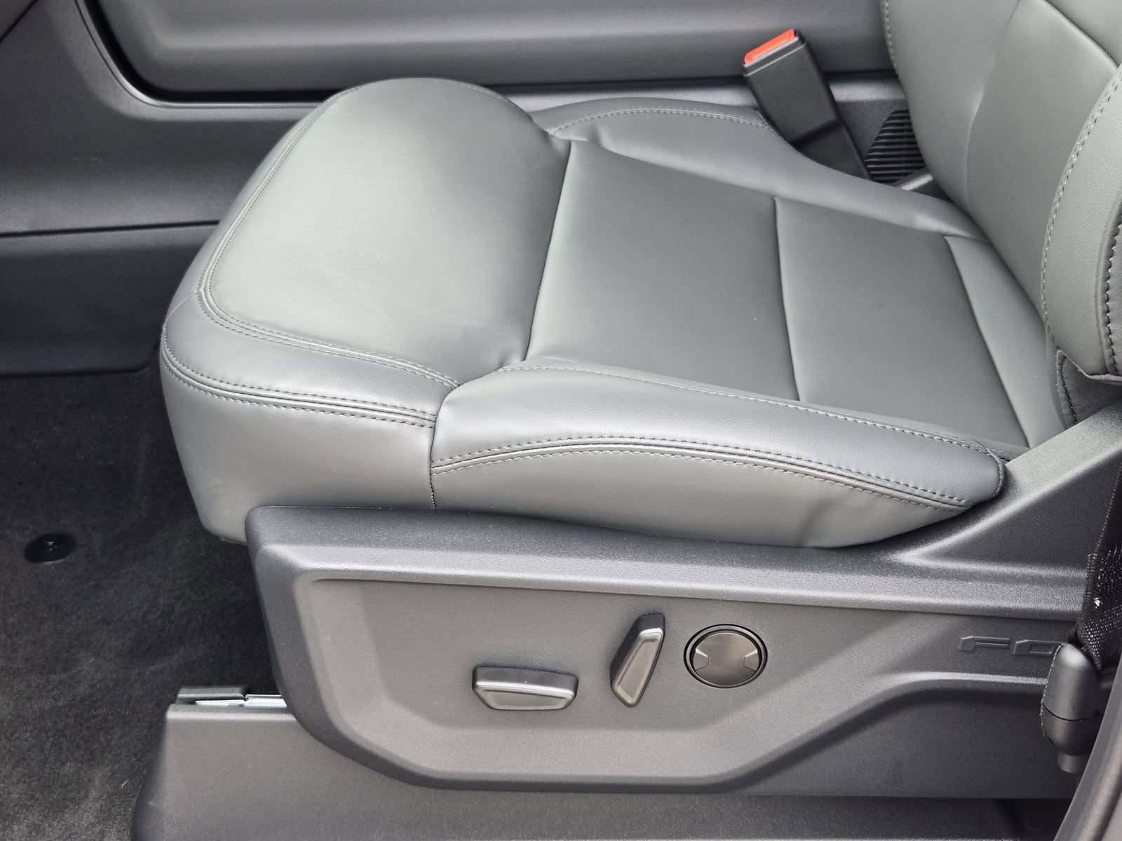 New 2026 Ford Expedition Active RWD image 25