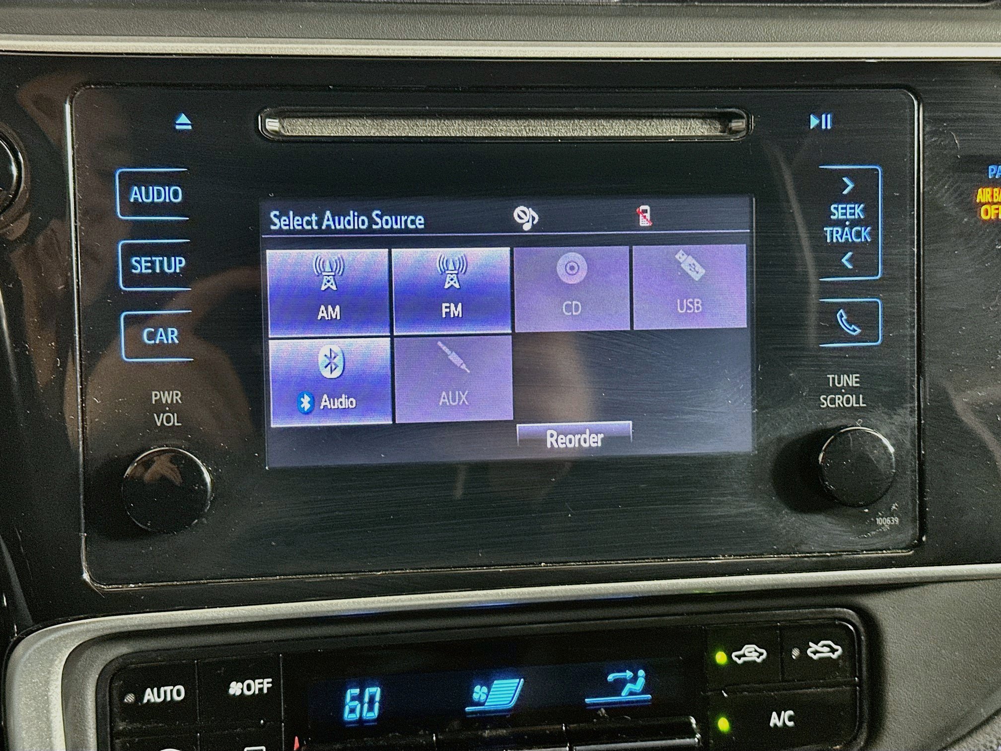 Used 2019 Toyota Corolla SE w/ Carpet Mat Package (TMS) FWD image 21