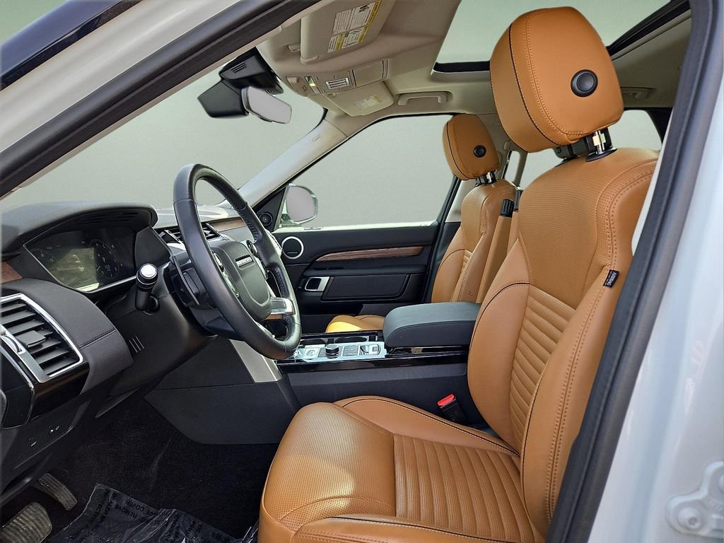 Used 2019 Land Rover Discovery HSE image 14