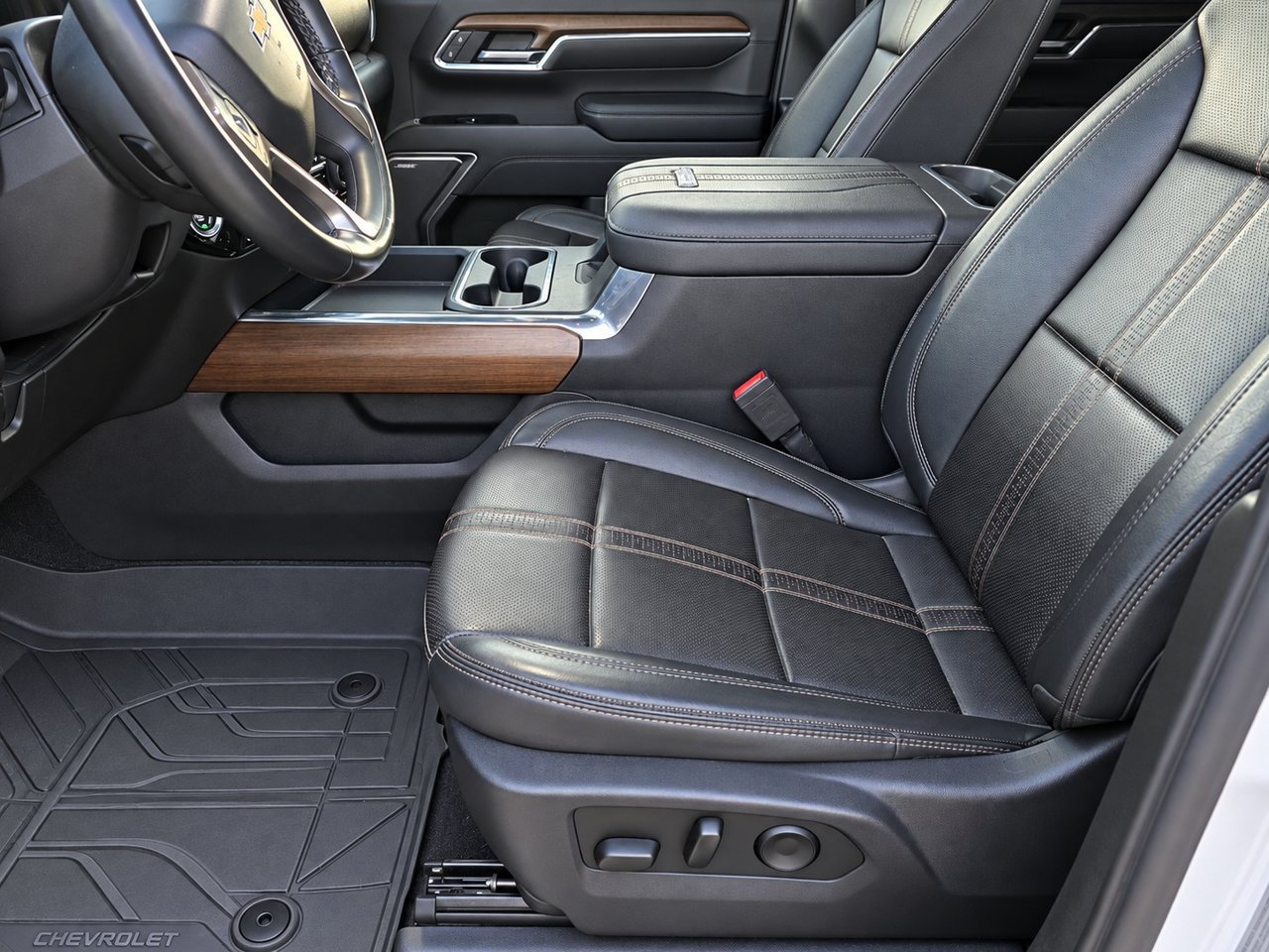 Certified 2024 Chevrolet Silverado 3500 High Country w/ High Country Premium Package AWD/4WD image 17