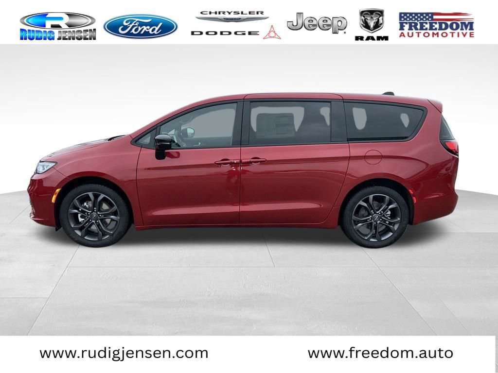 New 2026 Chrysler Pacifica Select image 3