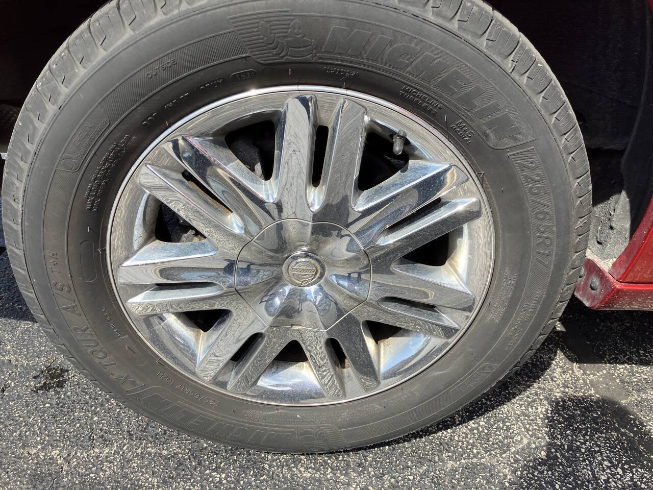 Used 2009 Chrysler Town & Country Limited w/ Entertainment Group #3 FWD image 27