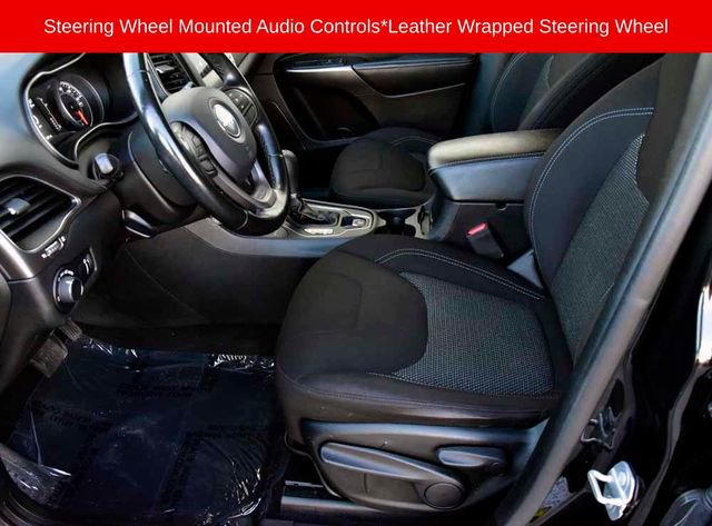 Used 2020 Jeep Cherokee Latitude w/ Cold Weather Group image 11