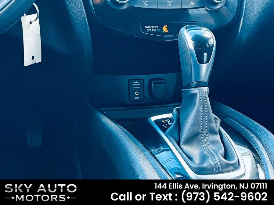 Used 2017 Nissan Rogue S AWD/4WD image 16