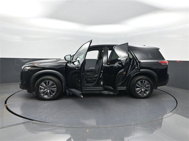 Used 2024 Nissan Pathfinder S image 40