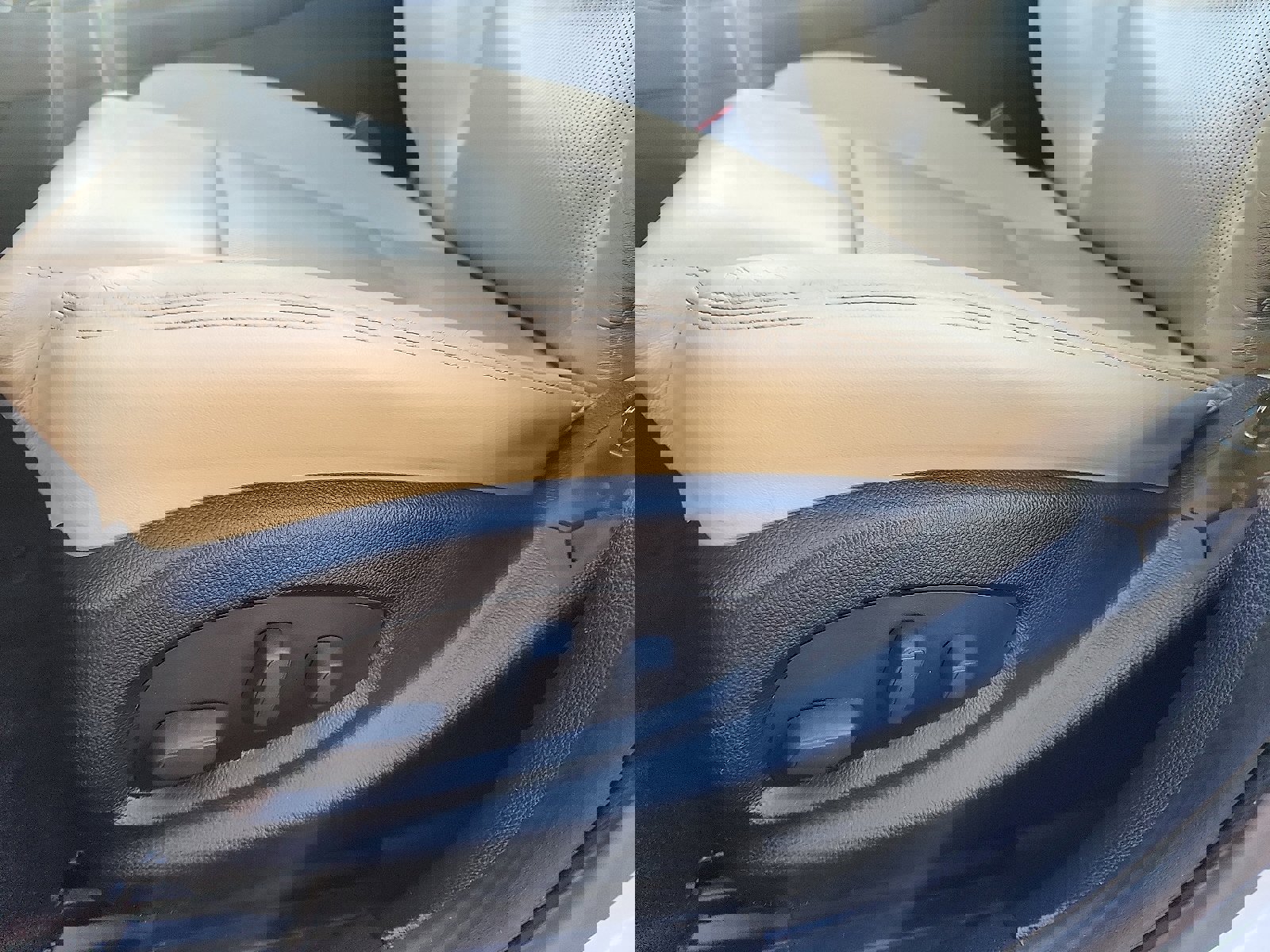 Used 2013 Cadillac ATS Luxury w/ Cold Weather Package image 24