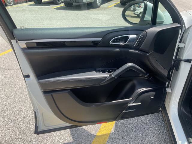 Used 2014 Porsche Cayenne Platinum Edition AWD/4WD image 11