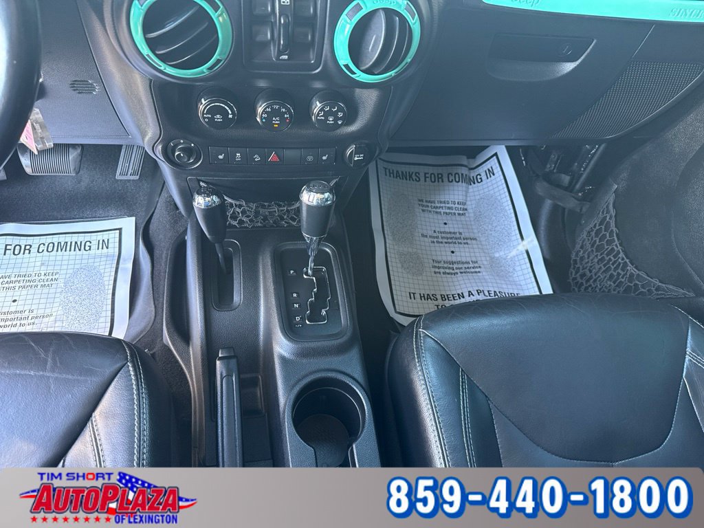 Used 2015 Jeep Wrangler Unlimited Rubicon w/ Connectivity Group AWD/4WD image 12