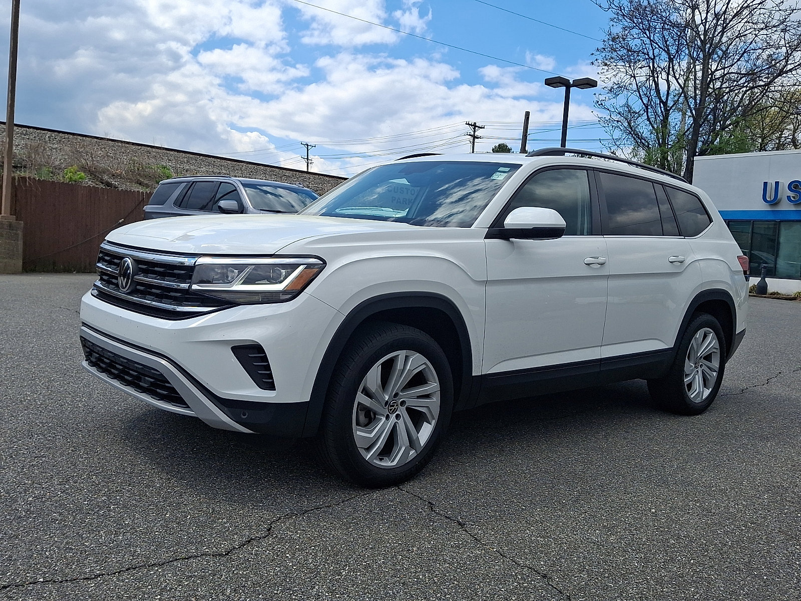 Used 2023 Volkswagen Atlas SE w/ Panoramic Sunroof Package image 3