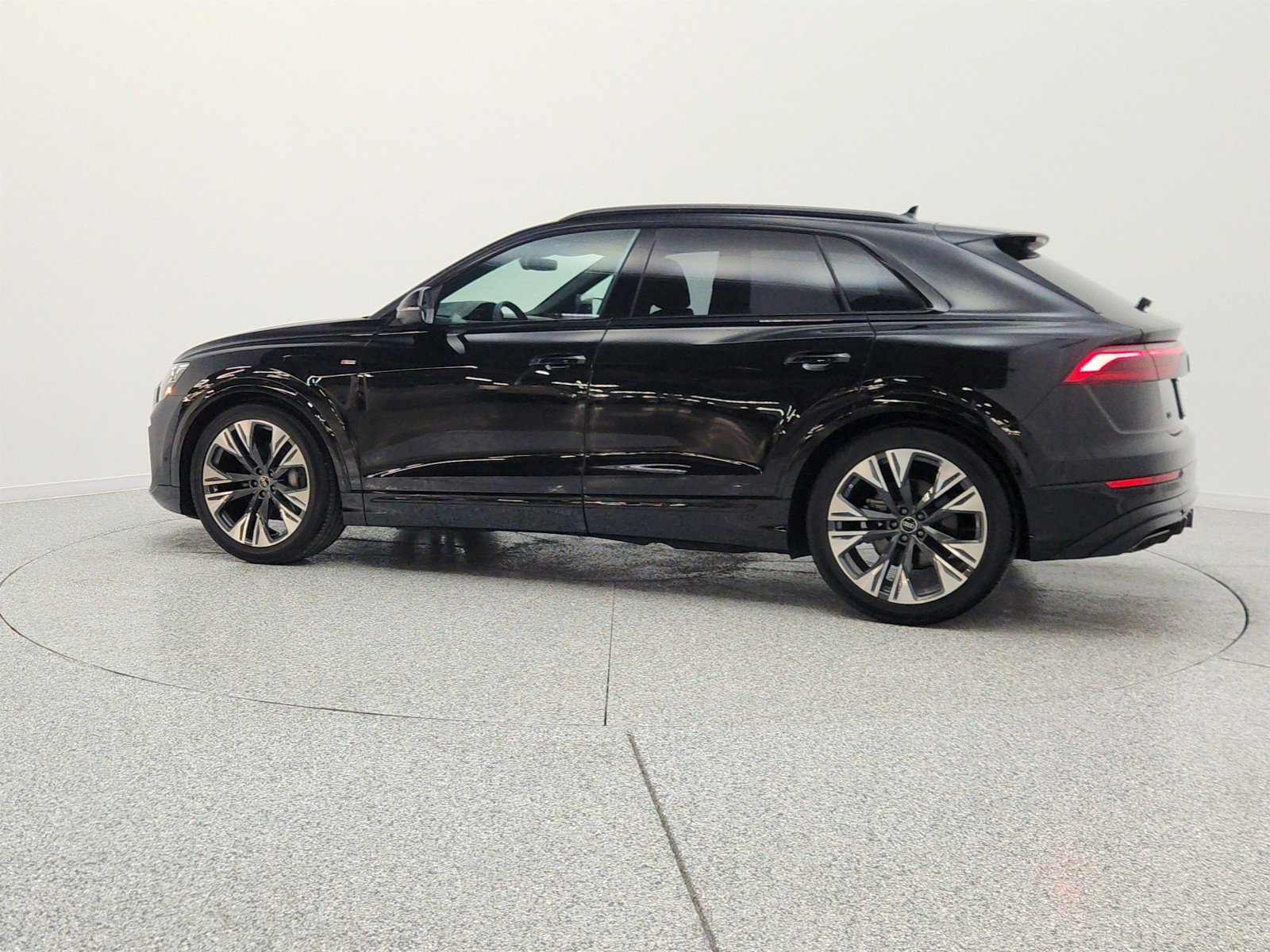 Used 2025 Audi Q8 Prestige w/ Prestige Package AWD/4WD image 8
