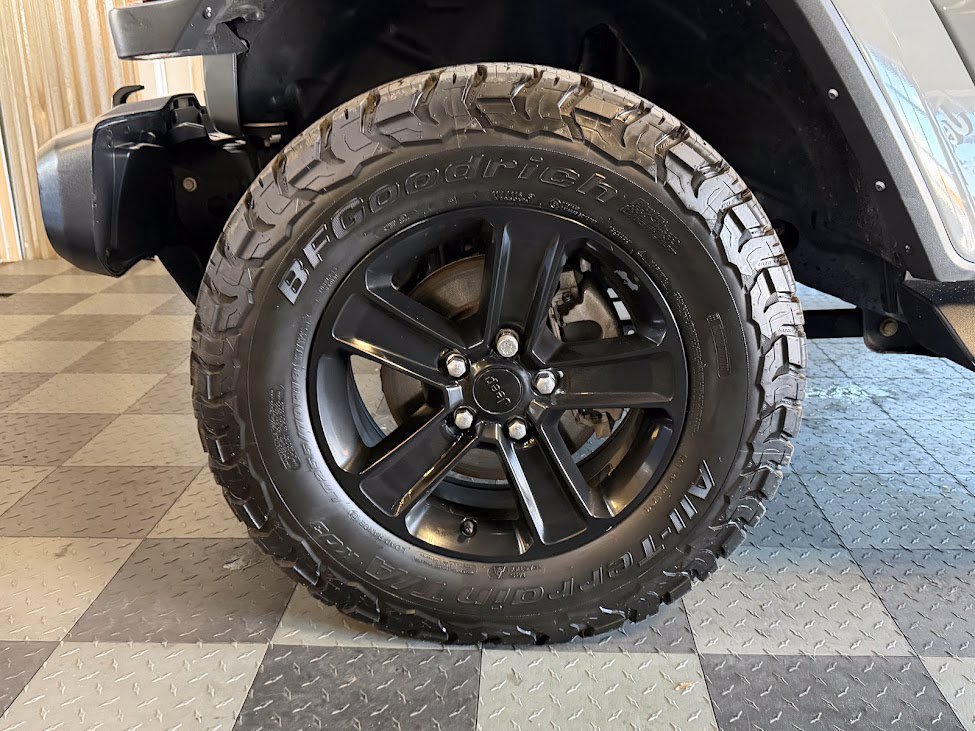 Used 2021 Jeep Wrangler Unlimited Sahara AWD/4WD image 29