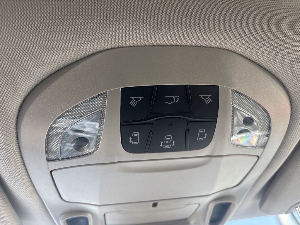Used 2024 Chrysler Pacifica Limited image 18