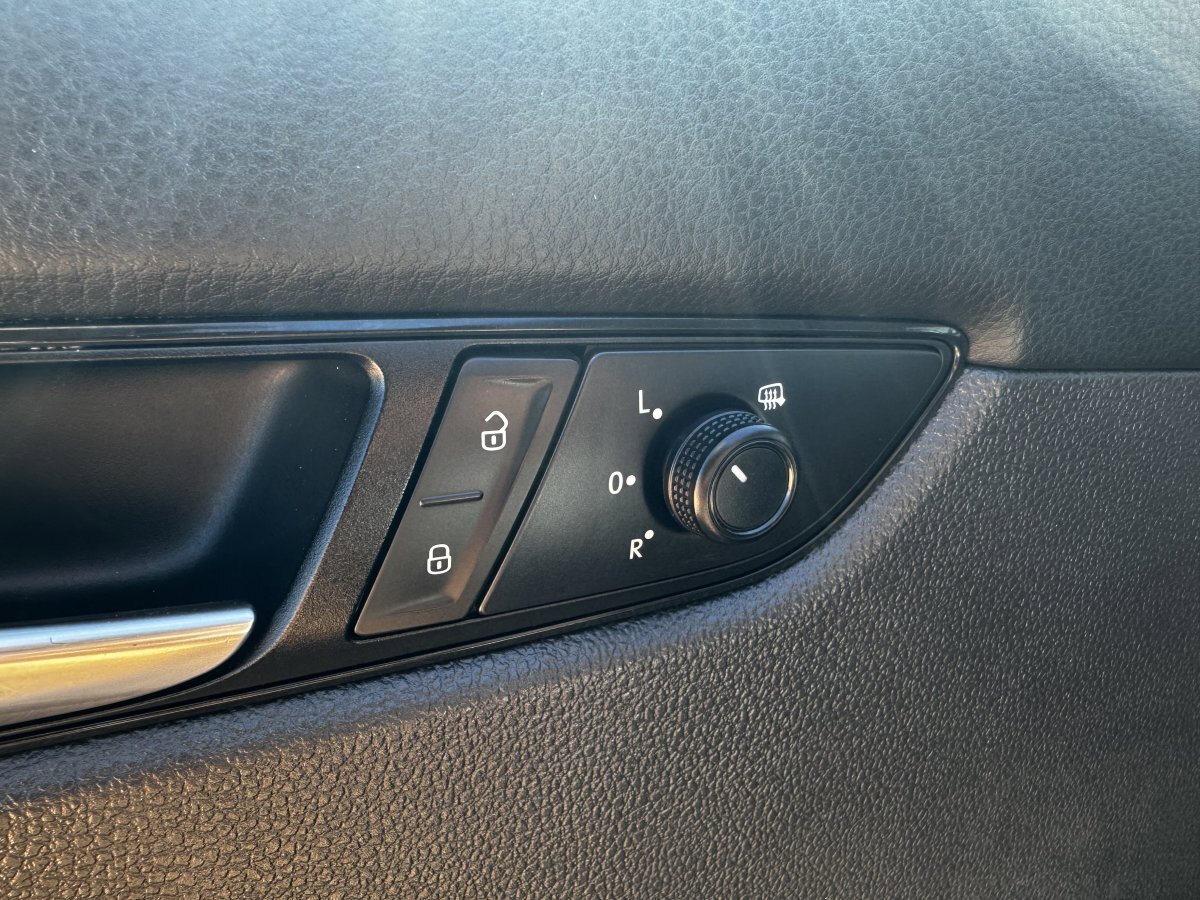 Used 2021 Volkswagen Passat 2.0T SE image 14