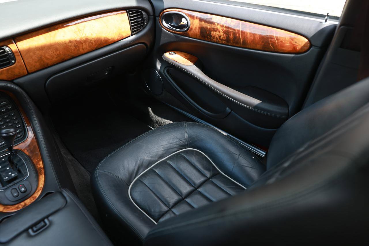 Used 2002 Jaguar XJ8 RWD image 22