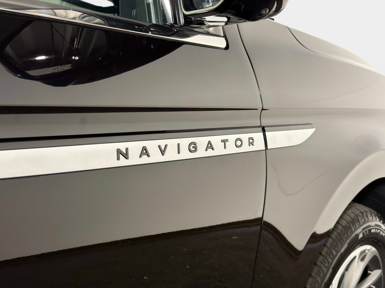 Used 2025 Lincoln Navigator Reserve AWD/4WD image 23
