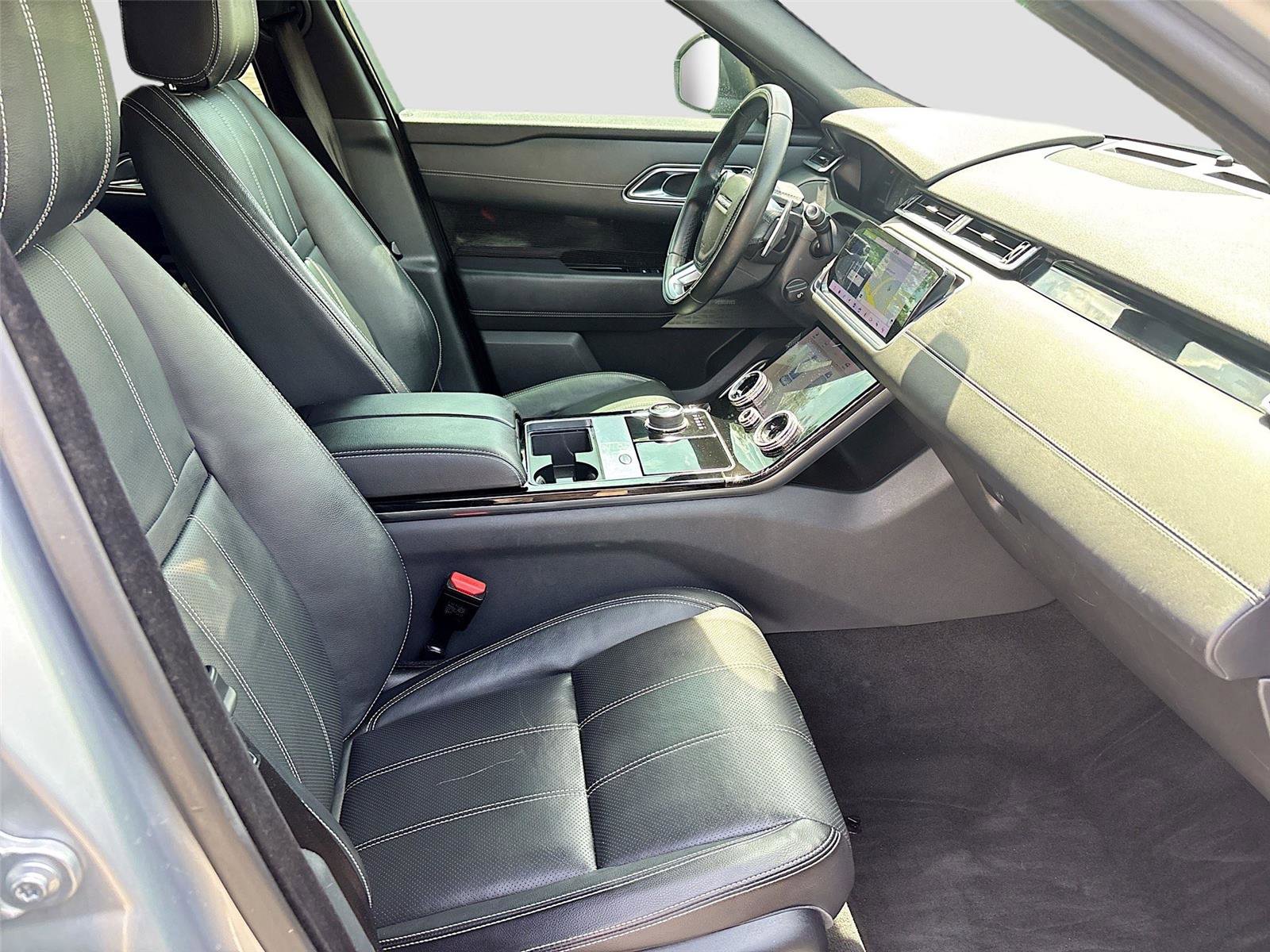 Used 2019 Land Rover Range Rover Velar R-Dynamic SE AWD/4WD image 29