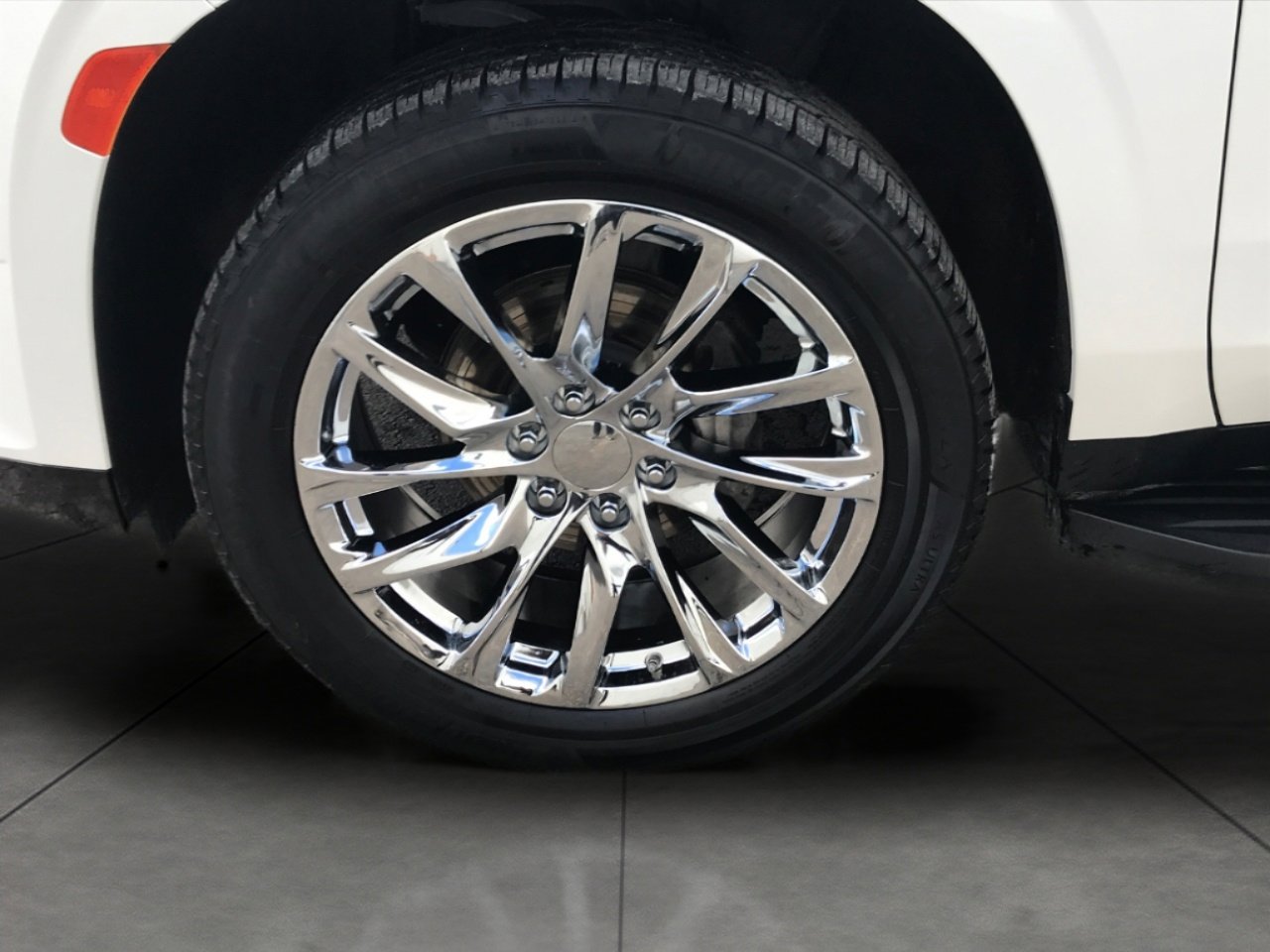 Used 2022 Cadillac Escalade Luxury AWD/4WD image 3