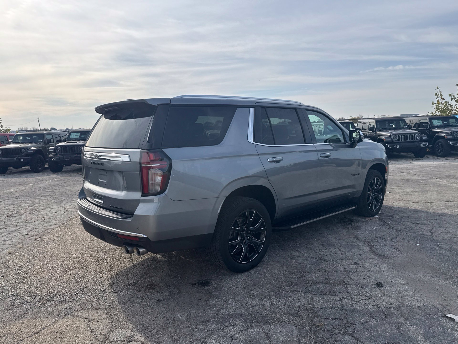 Used 2023 Chevrolet Tahoe Premier w/ Premium Package AWD/4WD image 6