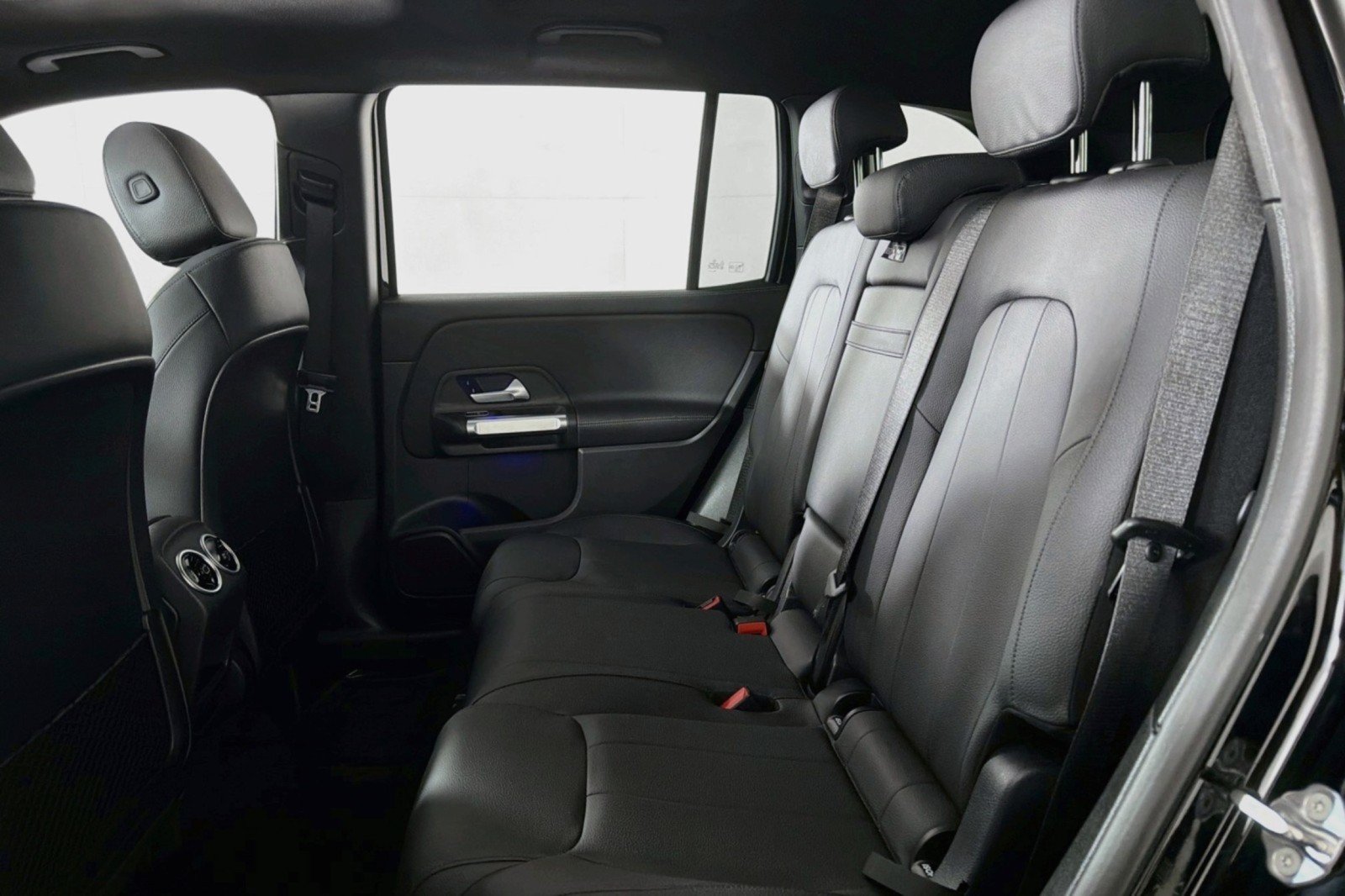 Used 2023 Mercedes-Benz GLB 250 image 8