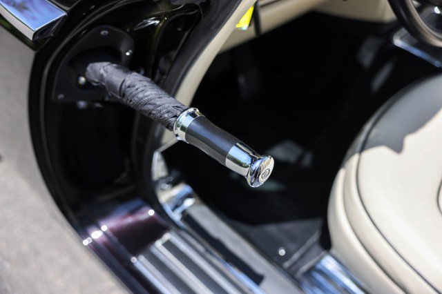 Used 2015 Rolls-Royce Phantom Drophead Coupe image 15