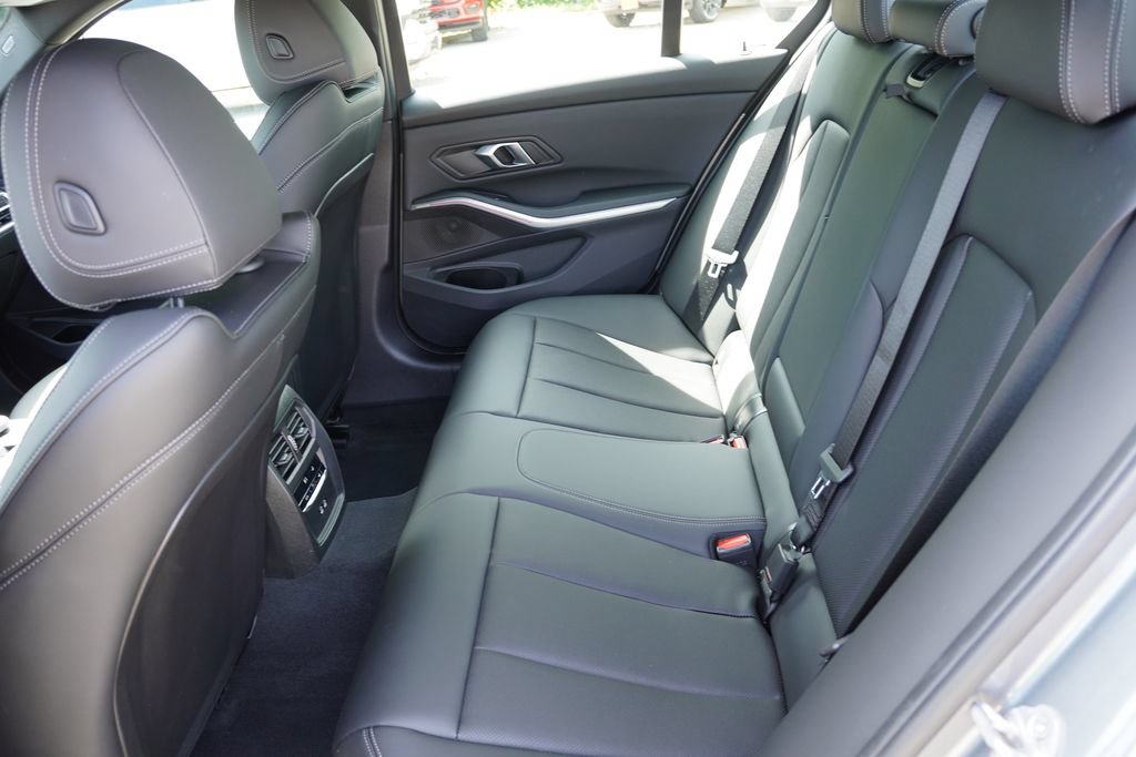 Used 2026 BMW 330i xDrive Sedan AWD/4WD image 17