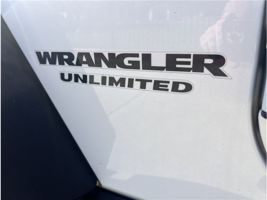 Used 2013 Jeep Wrangler Unlimited Rubicon w/ Connectivity Group AWD/4WD image 24