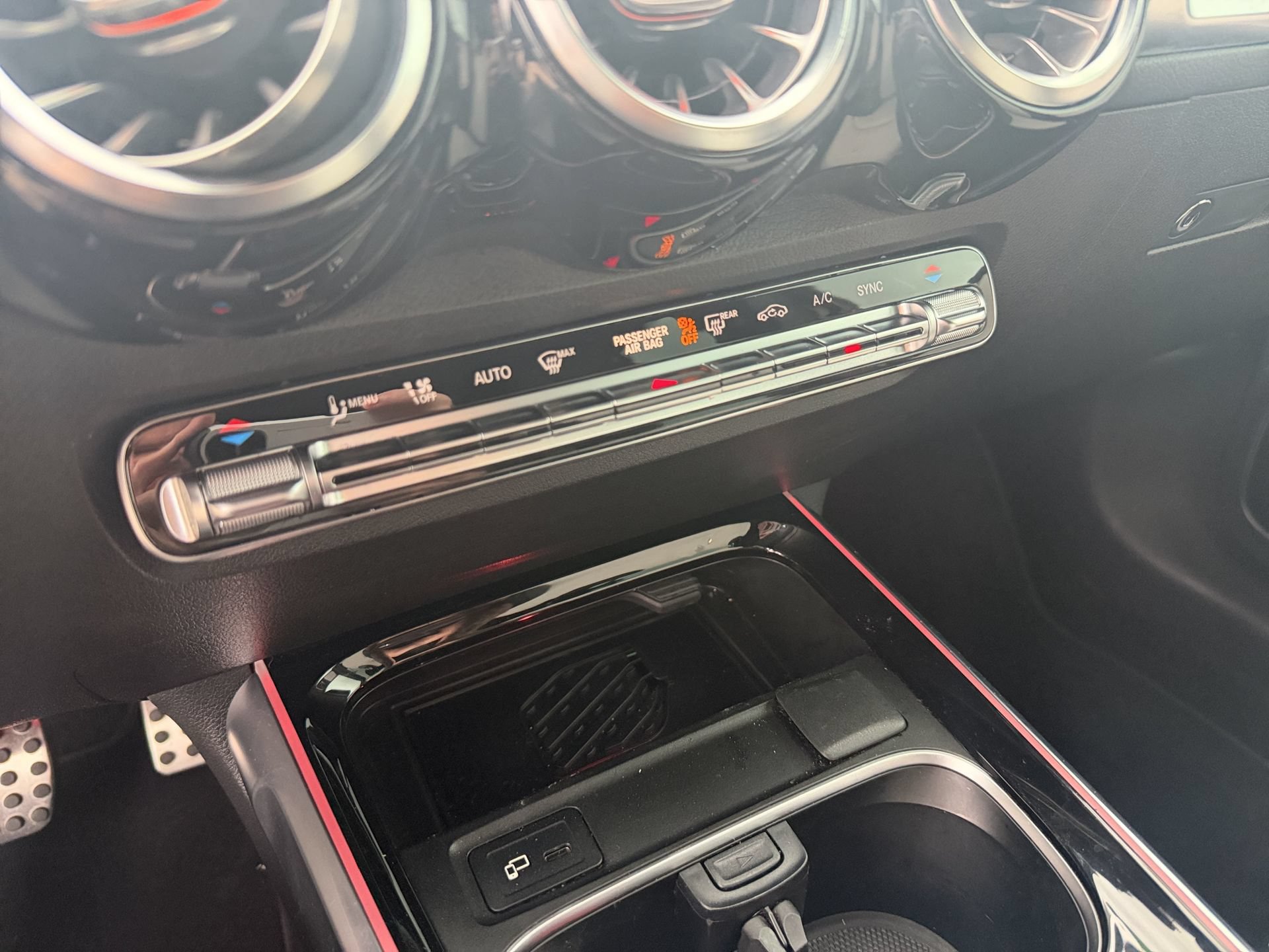 Used 2021 Mercedes-Benz GLB 35 AMG 4MATIC image 22