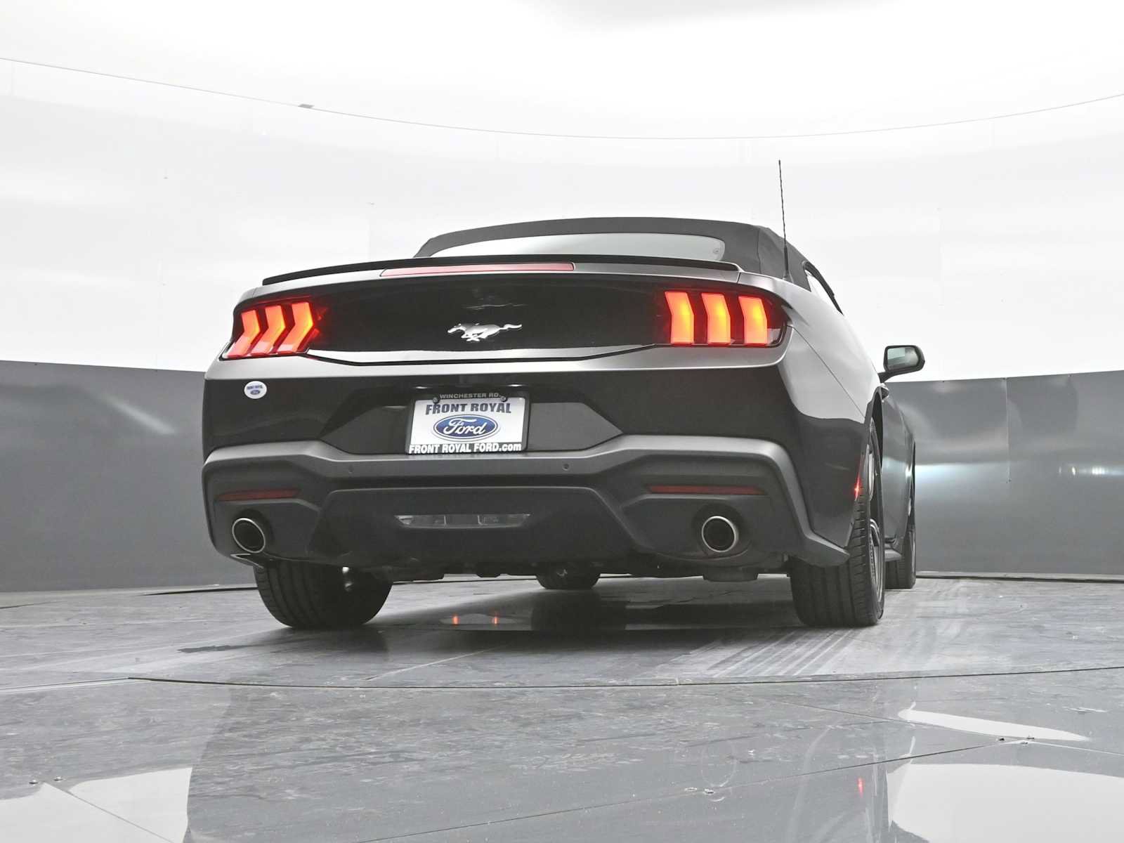 Used 2025 Ford Mustang Premium RWD image 38