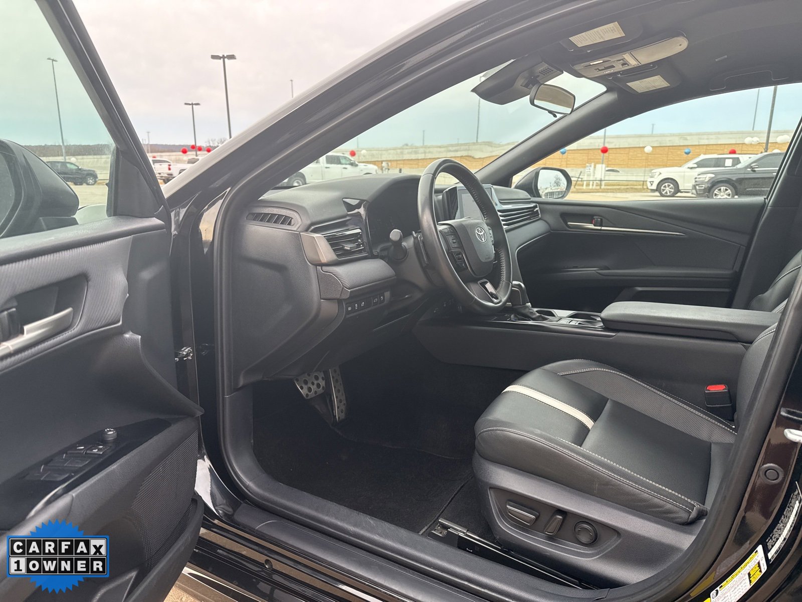 Used 2025 Toyota Camry SE image 12