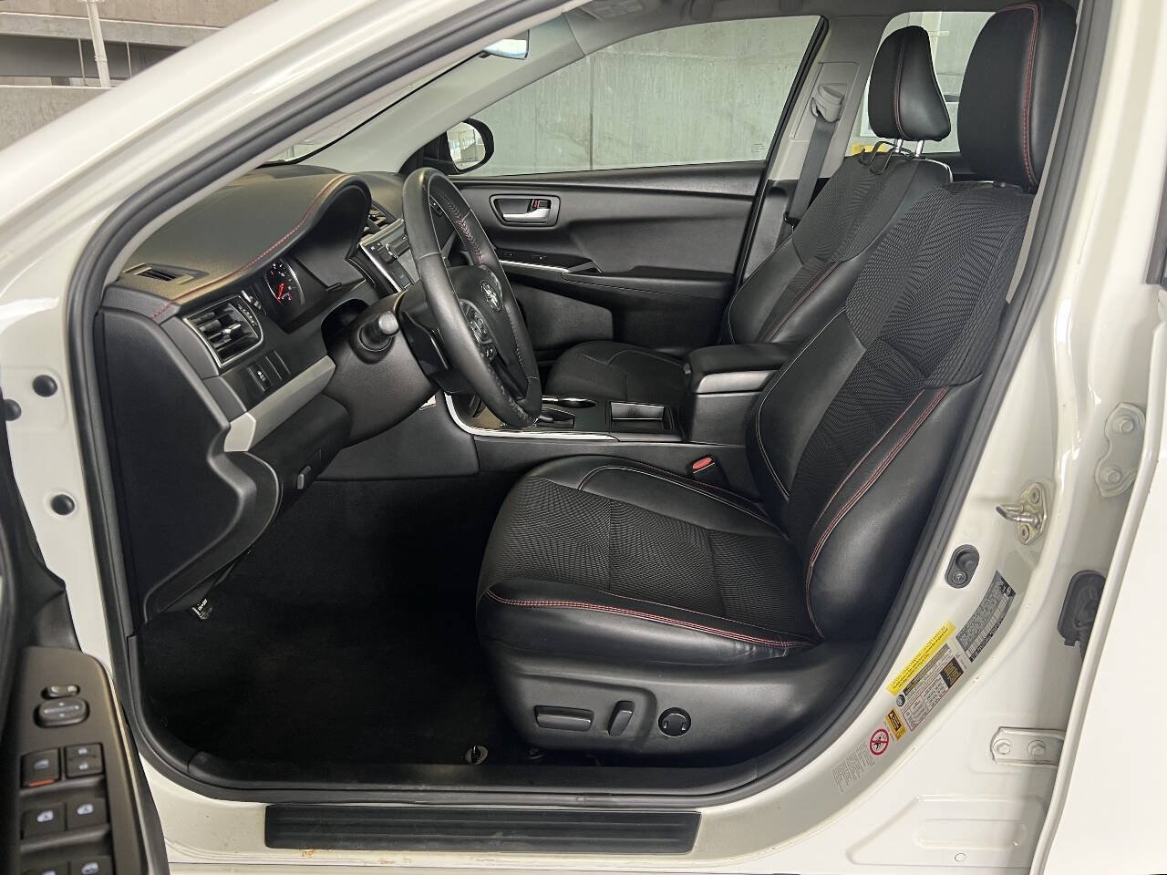 Used 2017 Toyota Camry SE FWD image 18