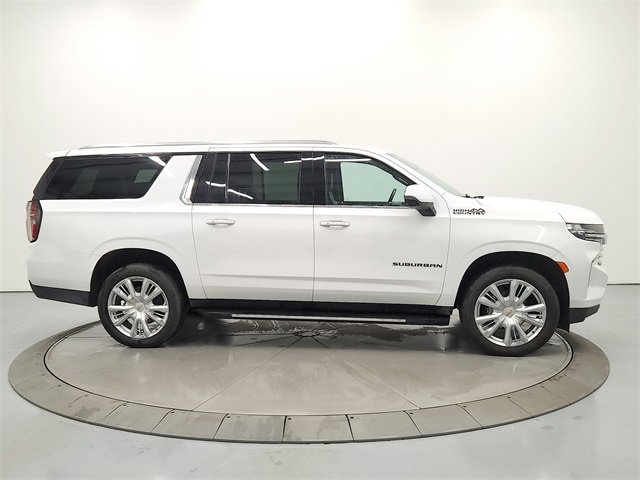 Used 2023 Chevrolet Suburban High Country image 9
