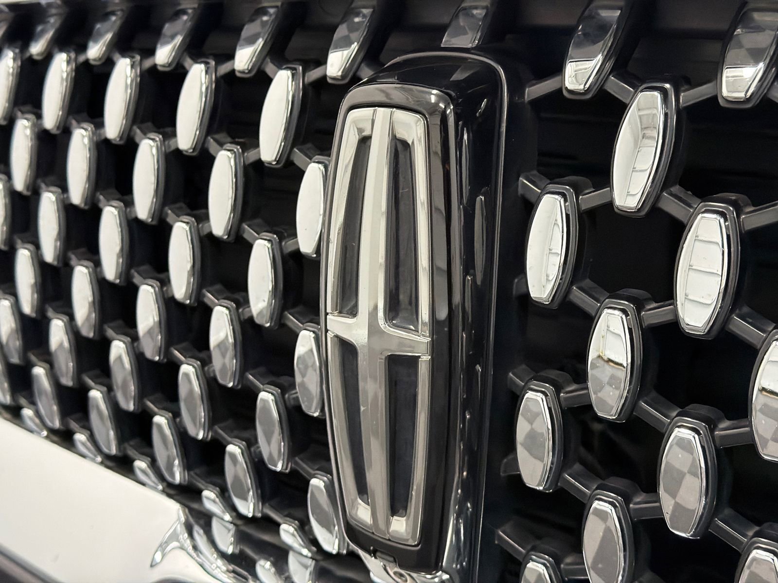 Used 2023 Lincoln Aviator Black Label image 12