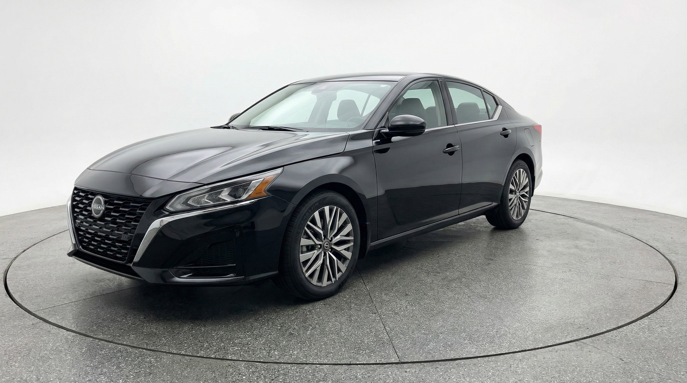 Used 2025 Nissan Altima 2.5 SV image 3