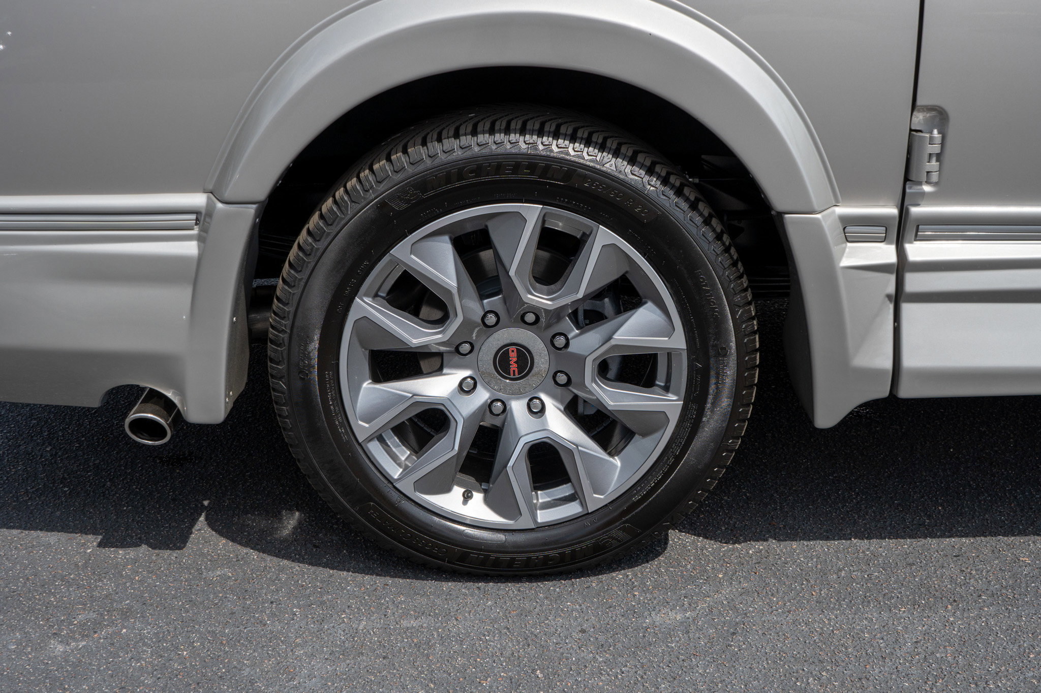New 2026 GMC Savana 2500 w/ Driver Convenience Package image 9
