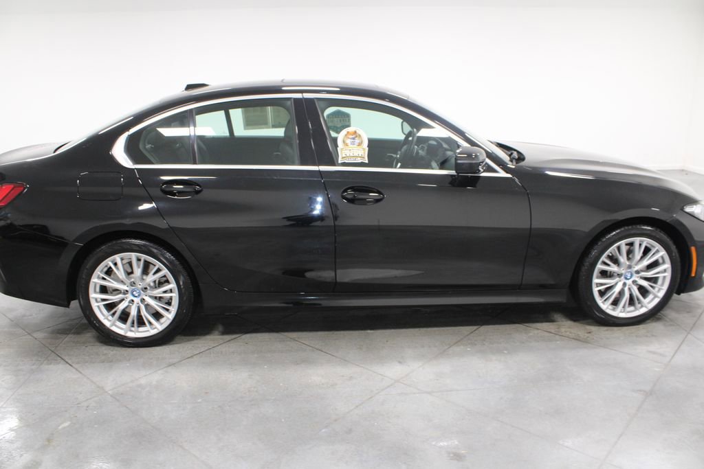 Used 2024 BMW 330e image 11