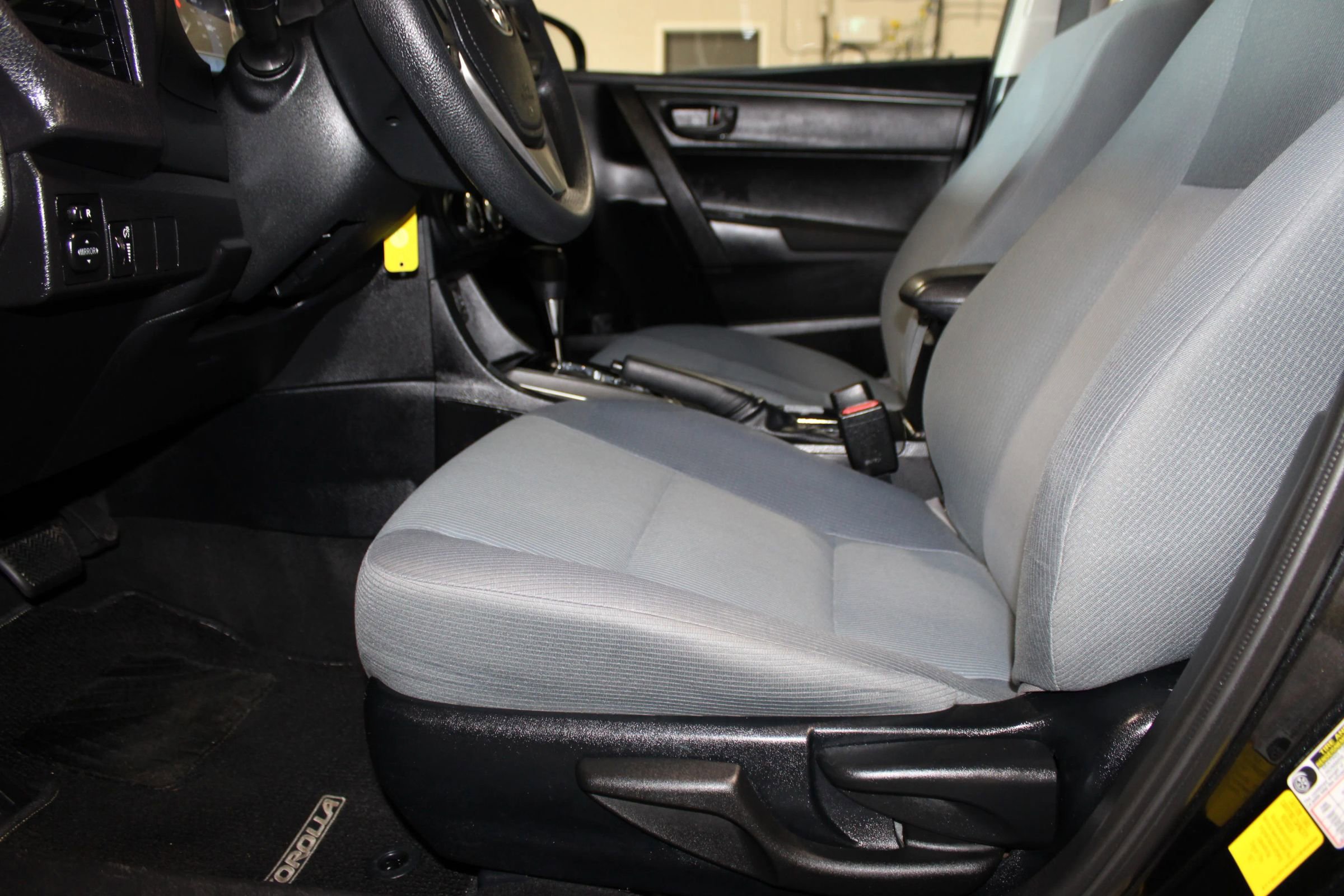 Used 2014 Toyota Corolla L FWD image 21