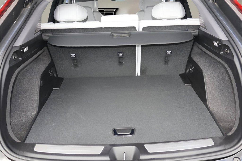 New 2025 Cadillac Optiq Luxury 2 image 18