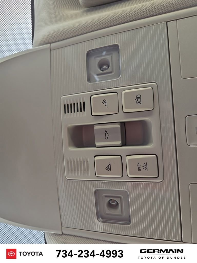 Used 2022 Volkswagen Taos SEL w/ Panoramic Sunroof Package image 33